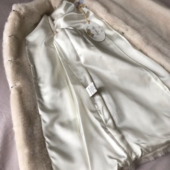 Blush coloured faux fur vest - Picture 8 of 8